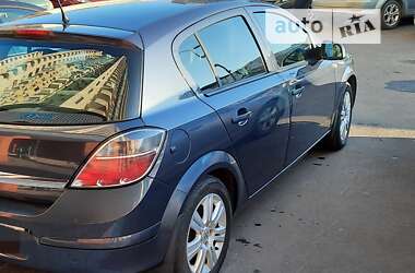 Хэтчбек Opel Astra 2011 в 