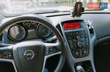 Универсал Opel Astra 2012 в 