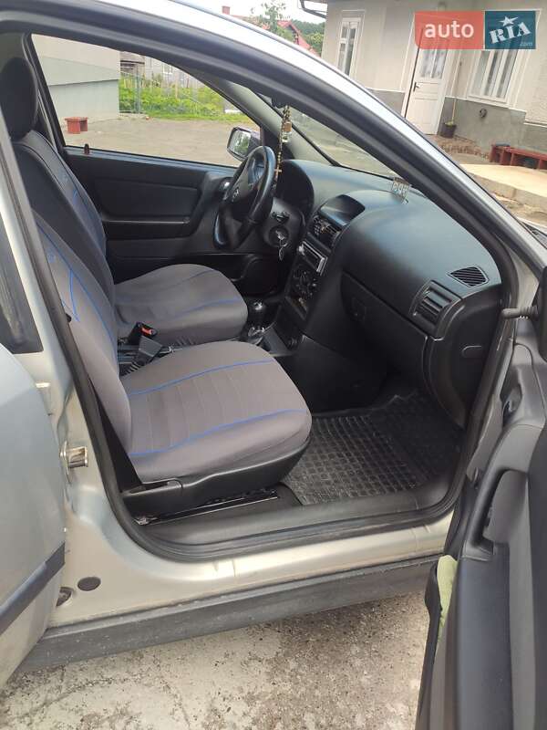 Седан Opel Astra 2008 в Городенке