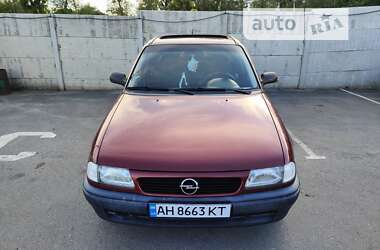 Седан Opel Astra 1996 в Новой Водолаге