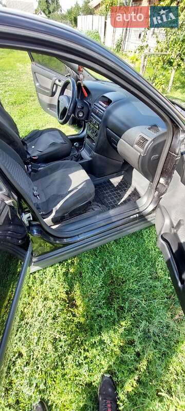 Седан Opel Astra 2005 в Кобеляках