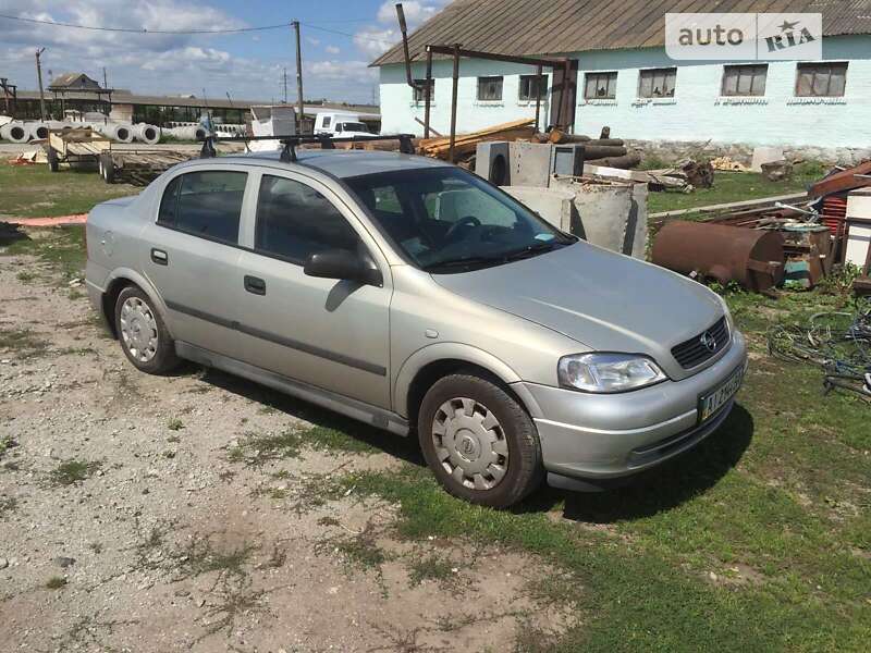 Седан Opel Astra 2007 в Ракитном