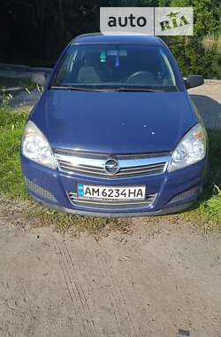 Хэтчбек Opel Astra 2007 в Коростене