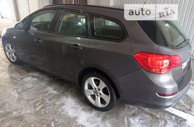 Універсал Opel Astra 2011 в Бурштині