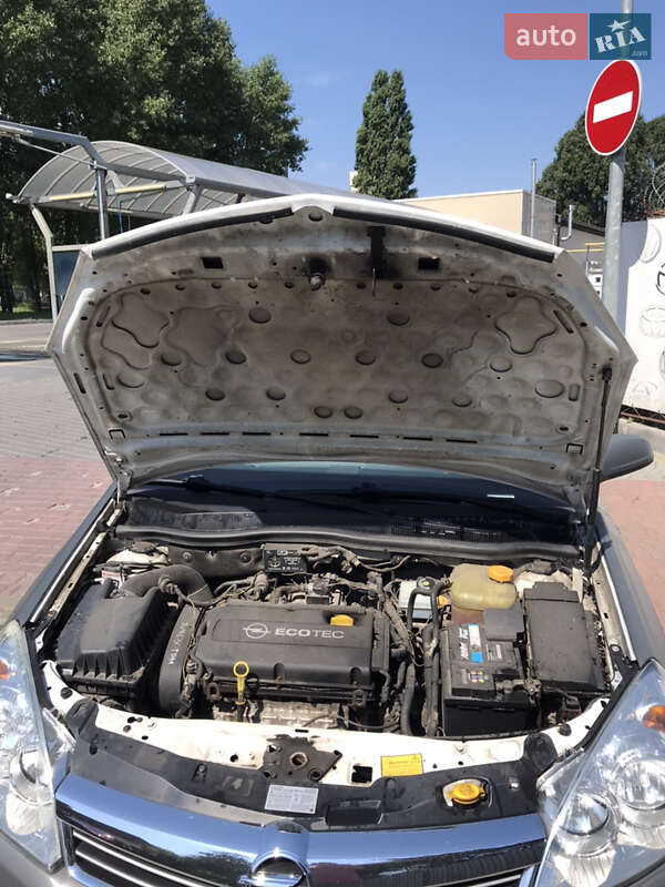 Хэтчбек Opel Astra 2009 в Горишних Плавнях