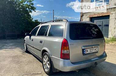 Универсал Opel Astra 2002 в Вараше