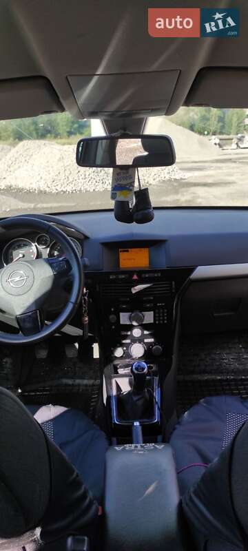 Универсал Opel Astra 2010 в Обухове