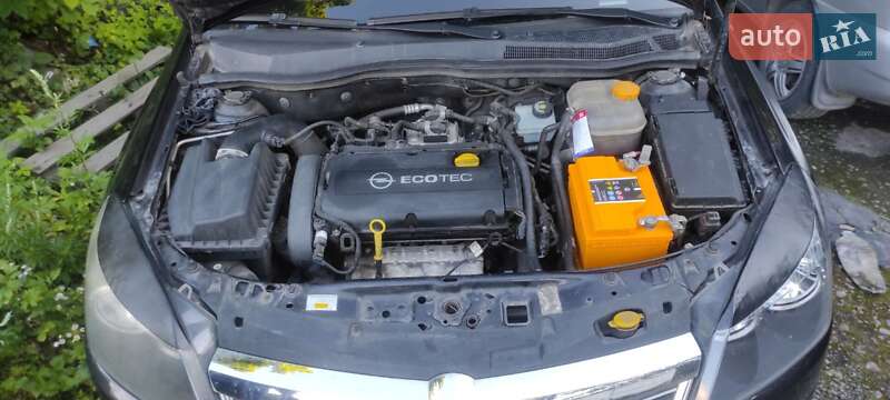Универсал Opel Astra 2010 в Обухове