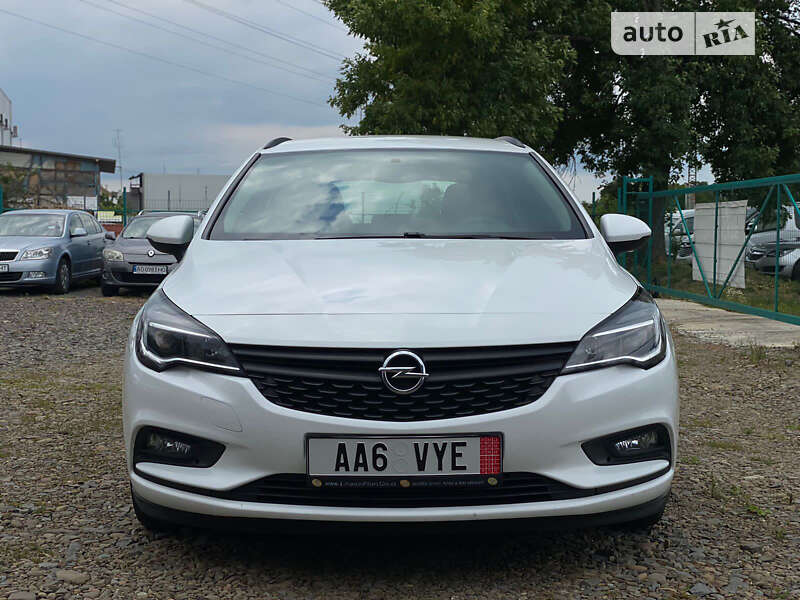 Универсал Opel Astra 2016 в Ужгороде