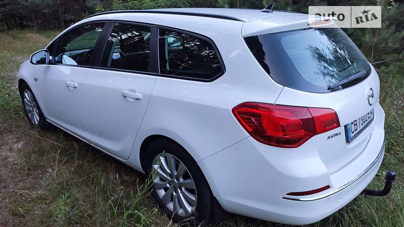 Универсал Opel Astra 2012 в Чернигове