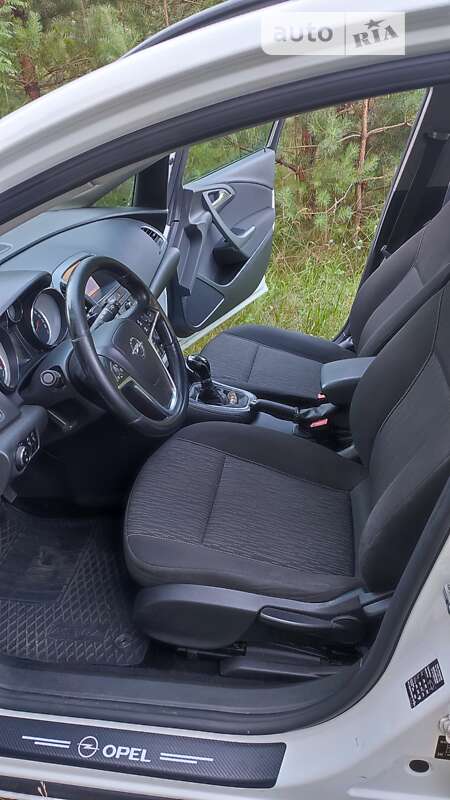 Универсал Opel Astra 2012 в Чернигове