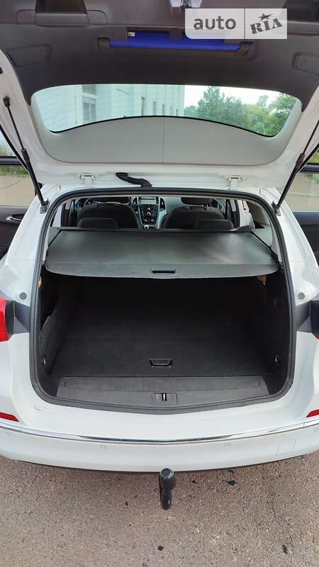 Универсал Opel Astra 2012 в Чернигове