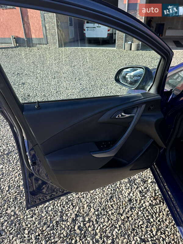 Универсал Opel Astra 2014 в Тячеве