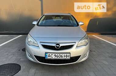 Універсал Opel Astra 2012 в Луцьку