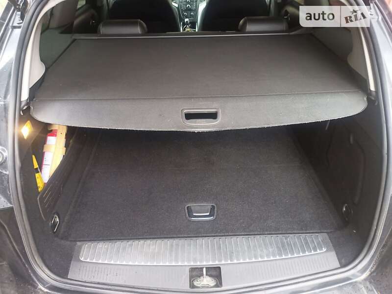 Универсал Opel Astra 2012 в Ровно