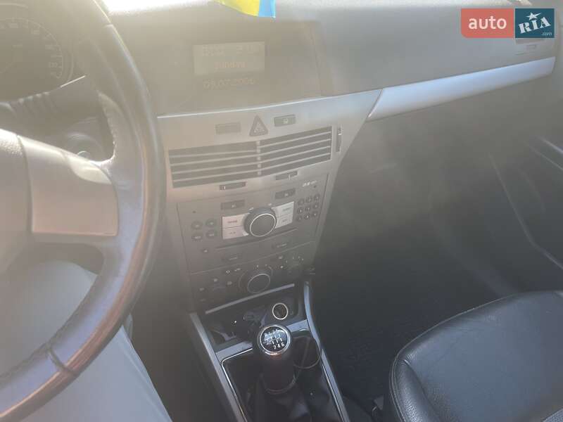 Універсал Opel Astra 2006 в Харкові