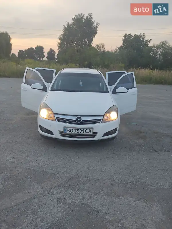Opel Astra 2011
