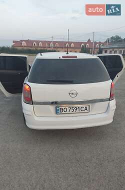 Универсал Opel Astra 2011 в Бережанах