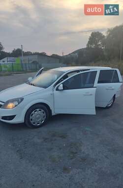 Универсал Opel Astra 2011 в 
