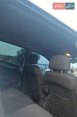 Универсал Opel Astra 2011 в 