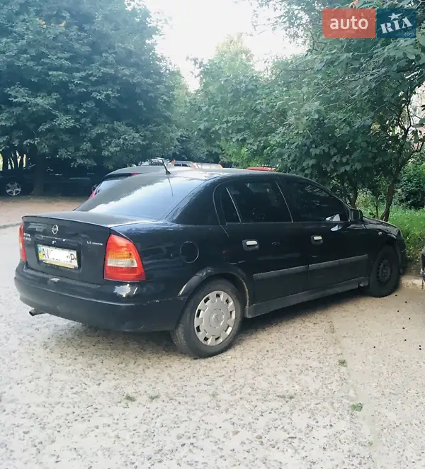 Седан Opel Astra 2006 в 