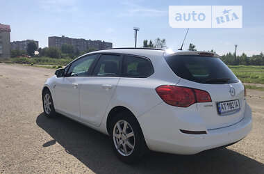 Универсал Opel Astra 2012 в 