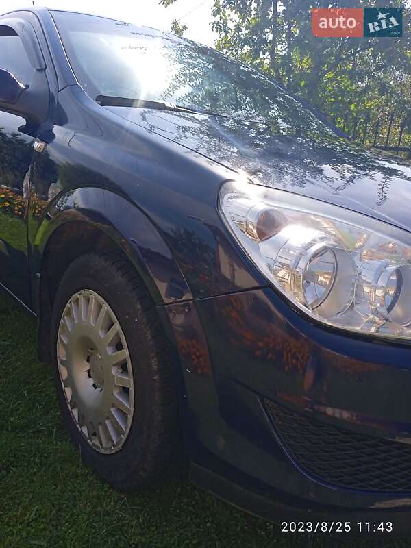 Хэтчбек Opel Astra 2008 в Стрые