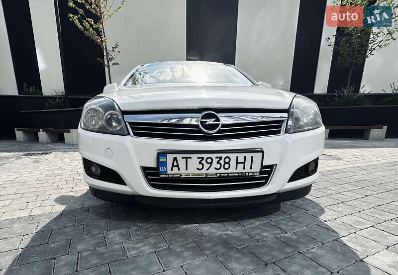 Універсал Opel Astra 2011 в Новій Одесі