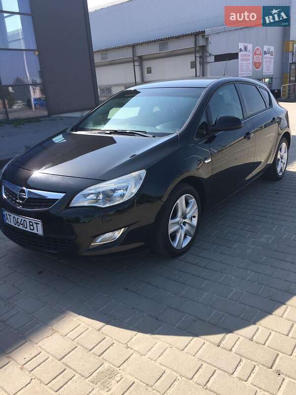 Opel Astra 2011