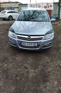 Универсал Opel Astra 2008 в Вольногорске