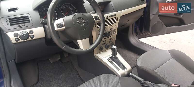 Купе Opel Astra 2008 в Тернополі