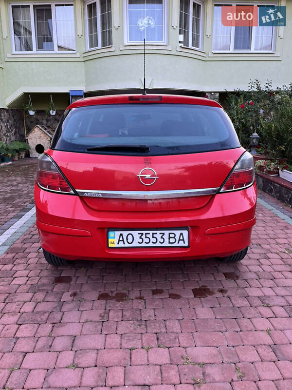 Хетчбек Opel Astra 2012 в Ужгороді