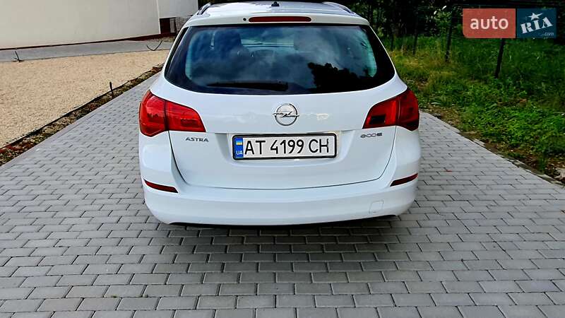 Універсал Opel Astra 2011 в Калуші