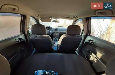 Хэтчбек Opel Astra 2005 в 