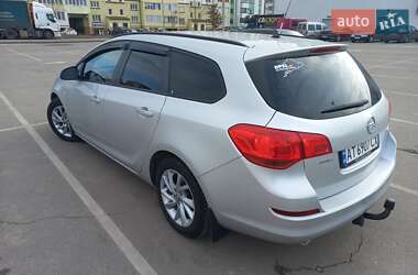 Универсал Opel Astra 2011 в 