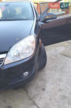 Универсал Opel Astra 2010 в Ровно