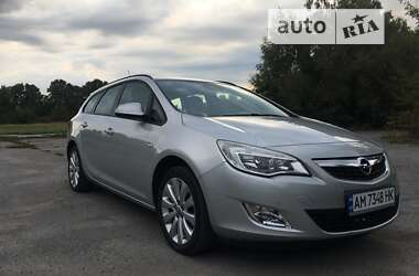 Універсал Opel Astra 2011 в Звягелі