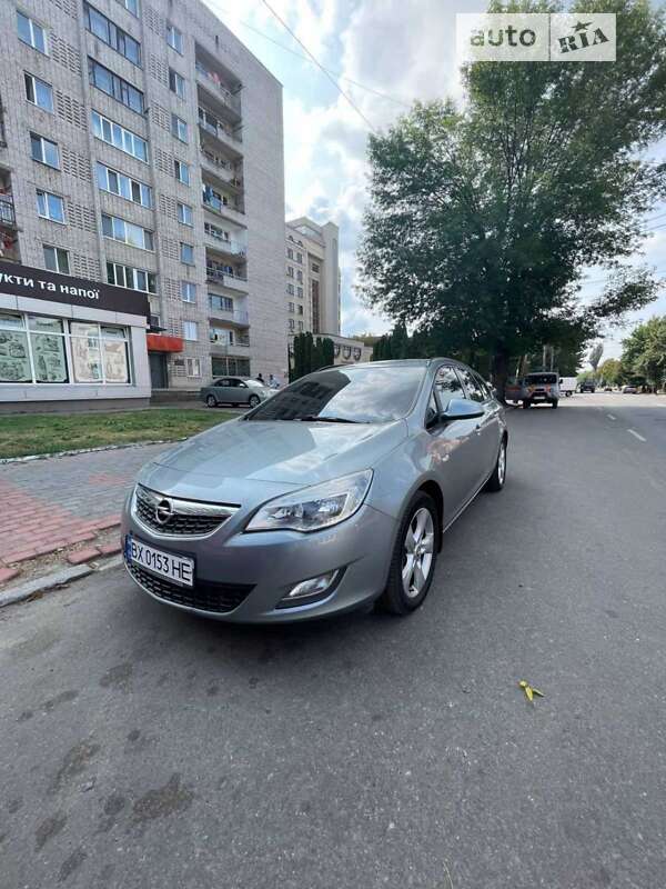 Универсал Opel Astra 2010 в Первомайске