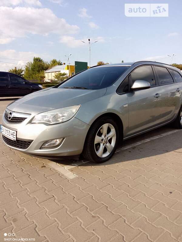 Универсал Opel Astra 2010 в Первомайске
