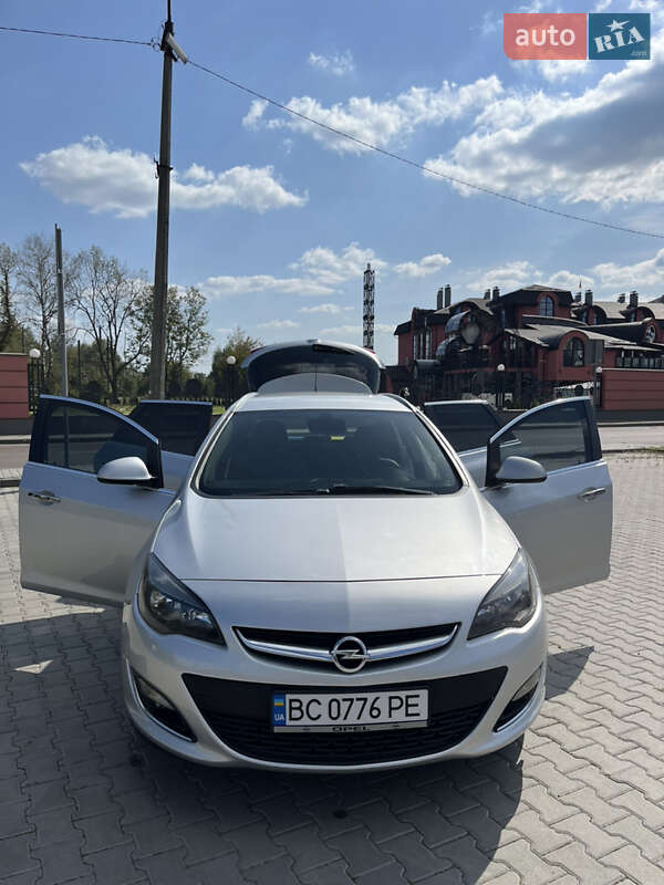 Универсал Opel Astra 2013 в Дрогобыче