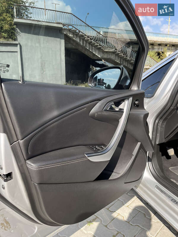 Универсал Opel Astra 2013 в Дрогобыче