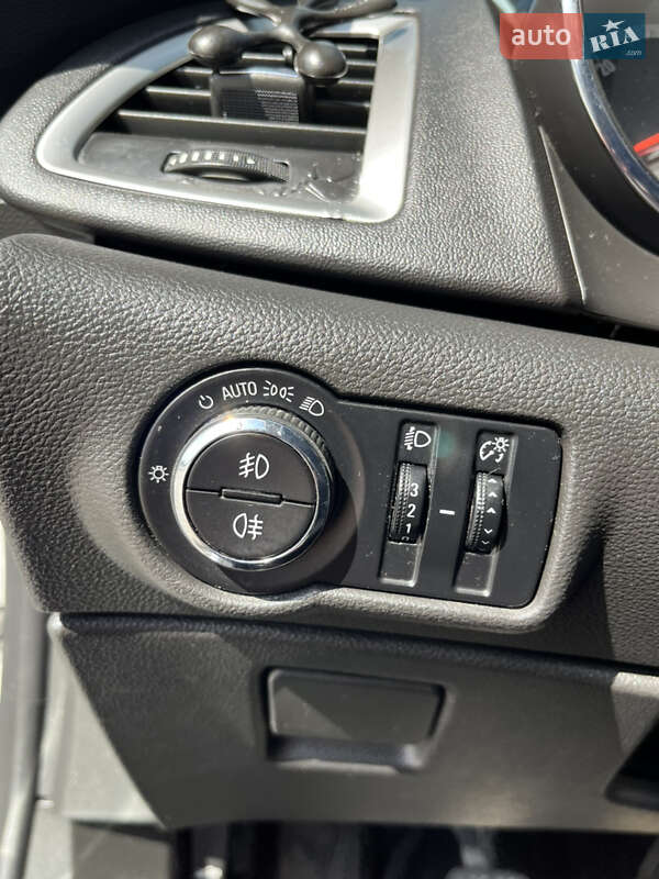 Универсал Opel Astra 2013 в Дрогобыче