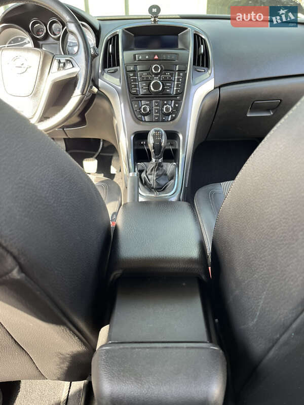 Универсал Opel Astra 2013 в Дрогобыче