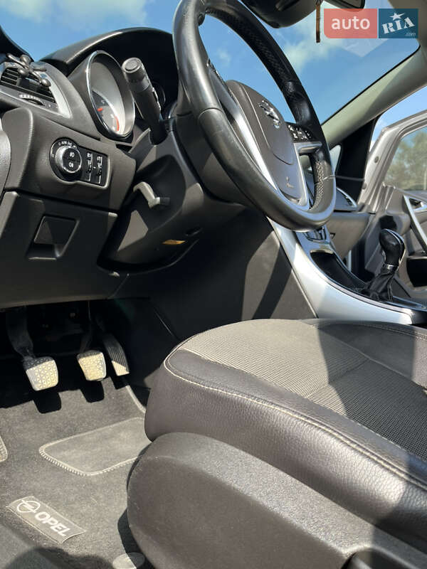 Универсал Opel Astra 2013 в Дрогобыче