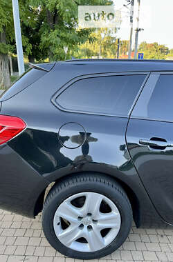 Универсал Opel Astra 2012 в 