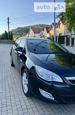 Универсал Opel Astra 2012 в Львове