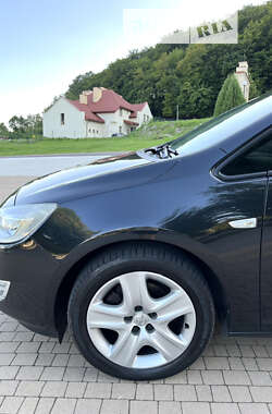 Универсал Opel Astra 2012 в Львове