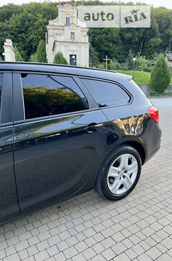 Универсал Opel Astra 2012 в 