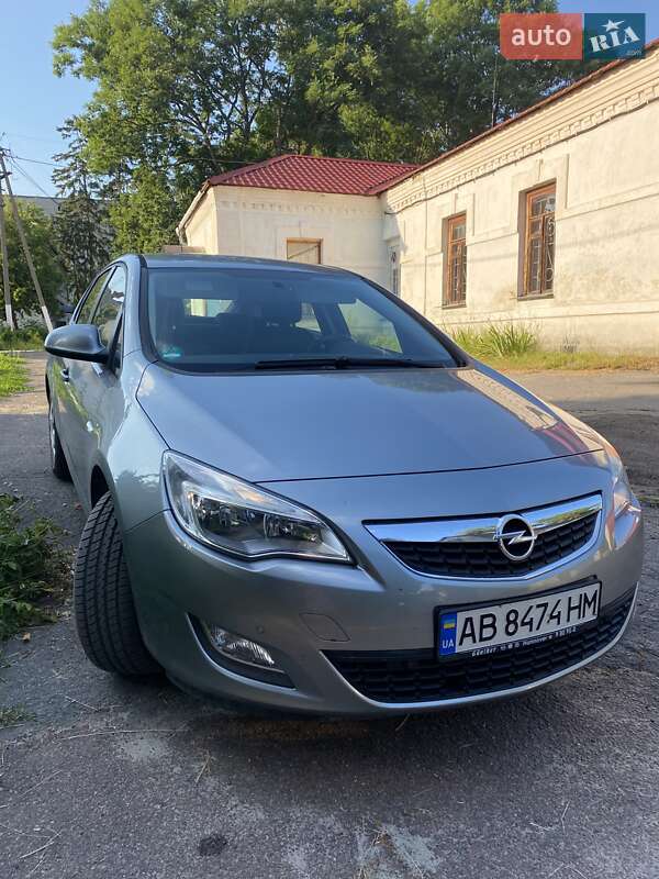 Хэтчбек Opel Astra 2010 в Житомире