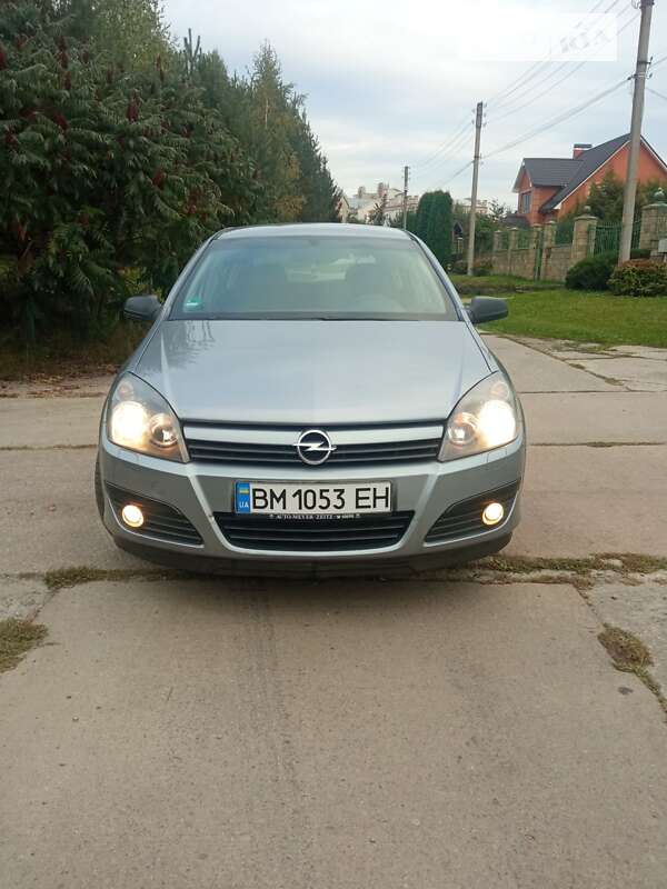 Хэтчбек Opel Astra 2004 в 